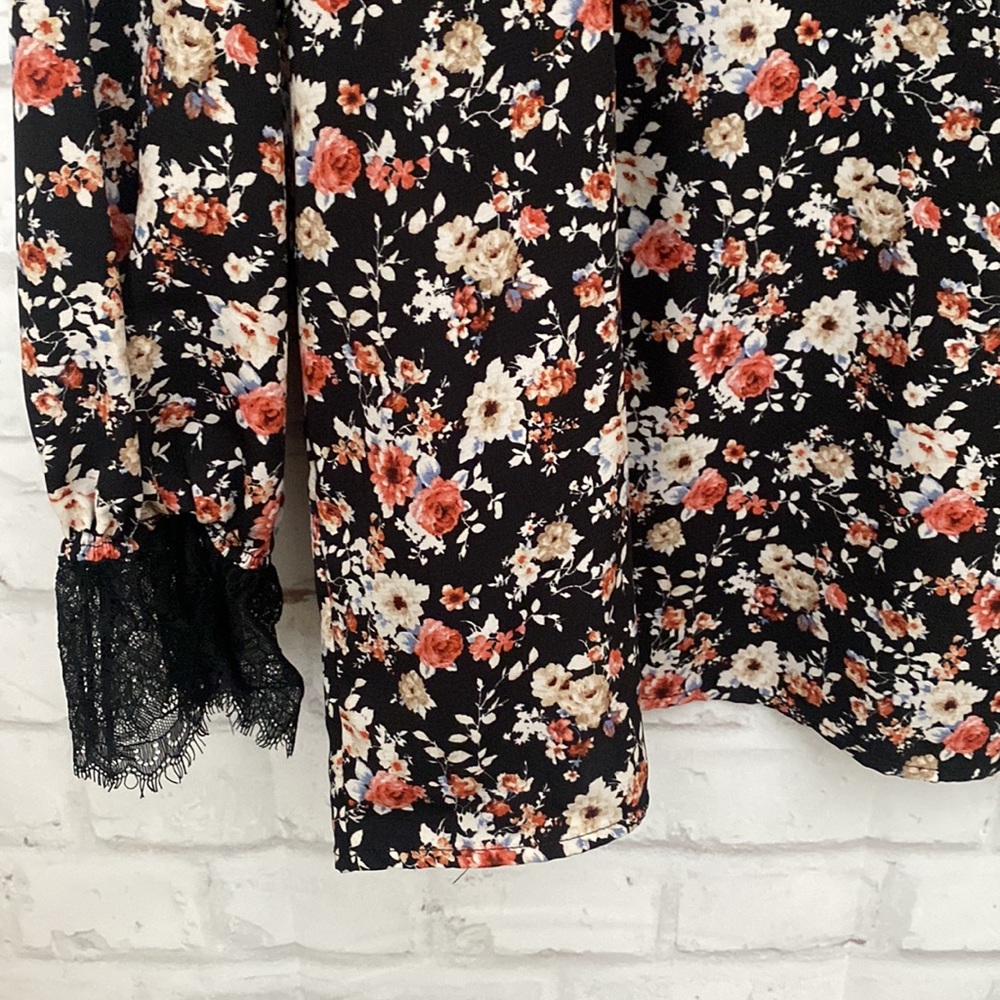 Pleione ruffle floral lace cuff blouse - Picture 3 of 5